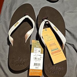 Reef white/brown Size 8